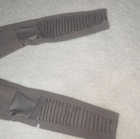 Alo Leggings size small - Picture 5 of 5